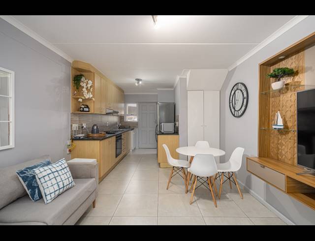 3 BEDROOM FREEHOLD TO LET IN TABLE VIEW